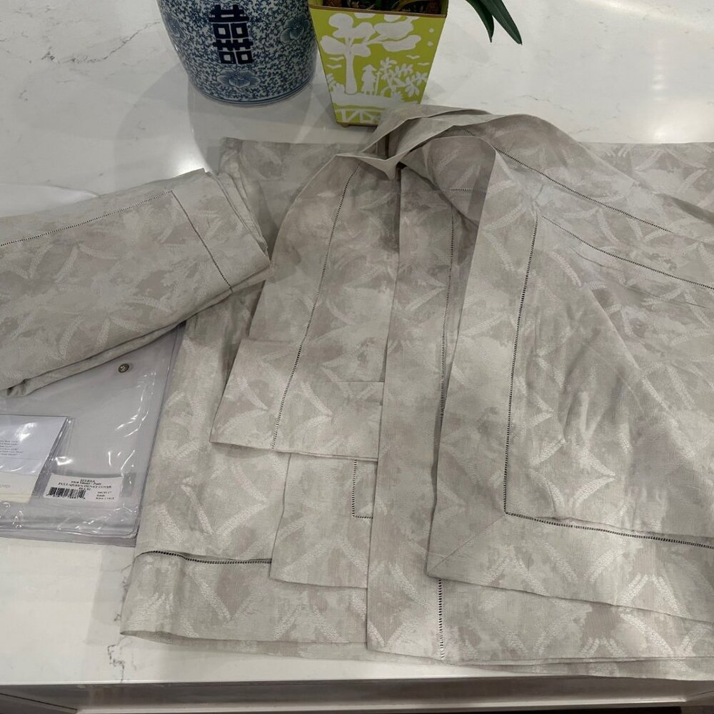 SFERRA - Queen Duvet Cover and two Standard Pillow Shams